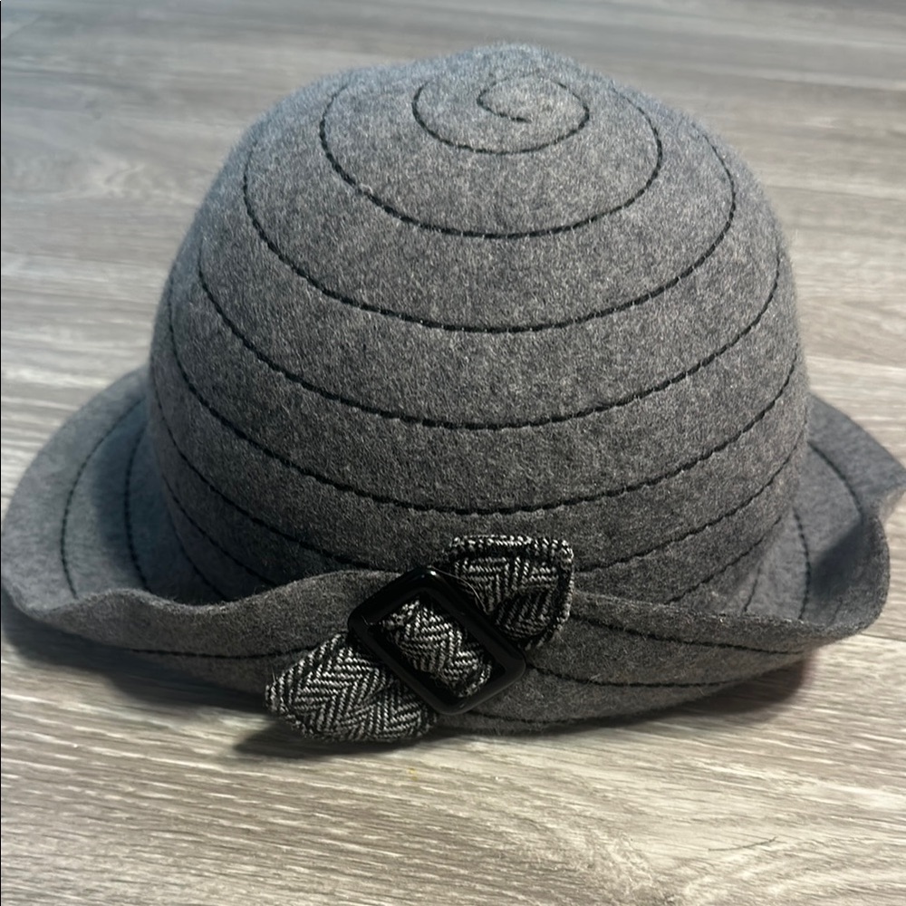 Madison 88 Gray Wool Women's Hat with Buckle